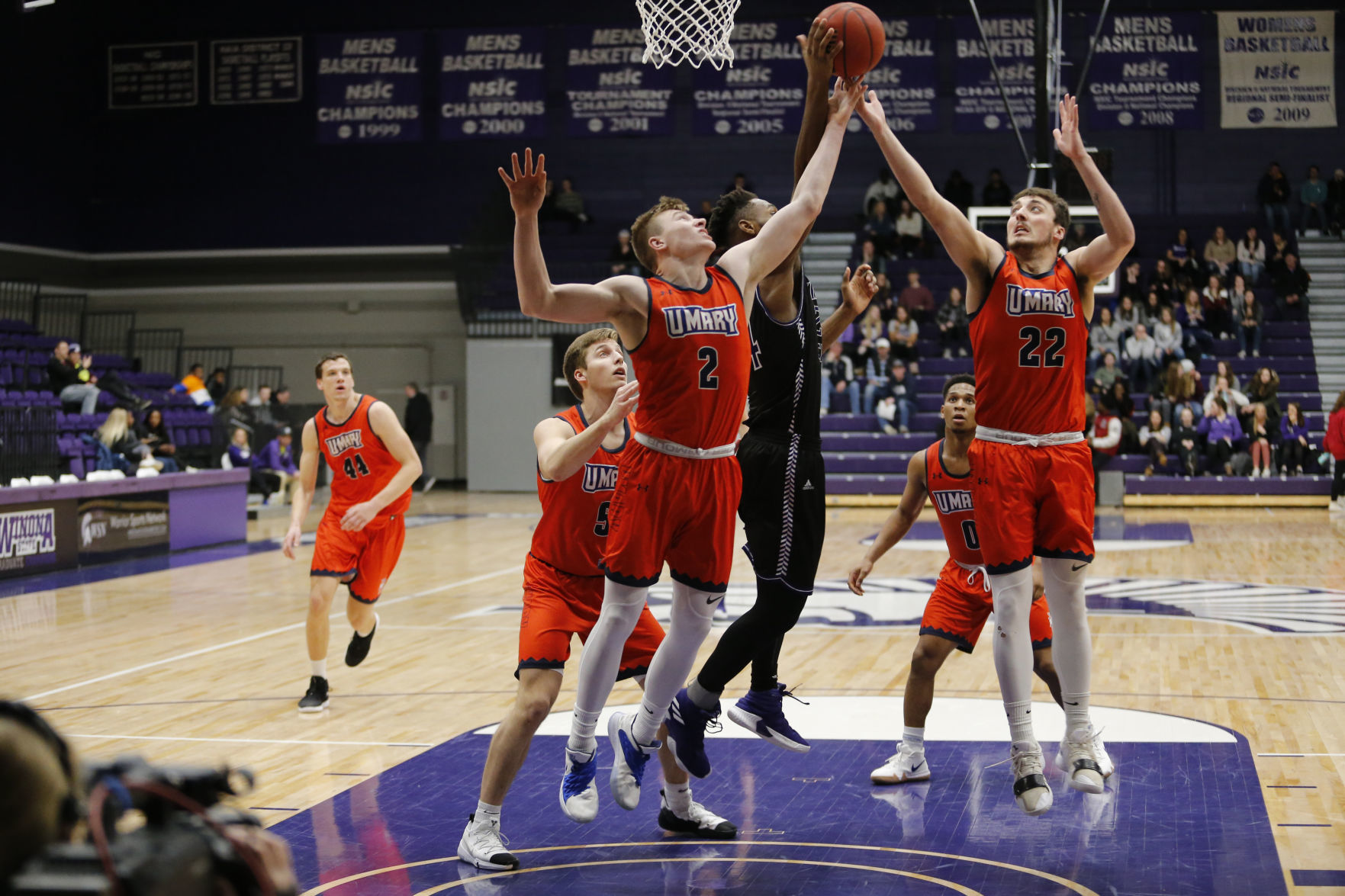 WSU MBB vs Mary 8